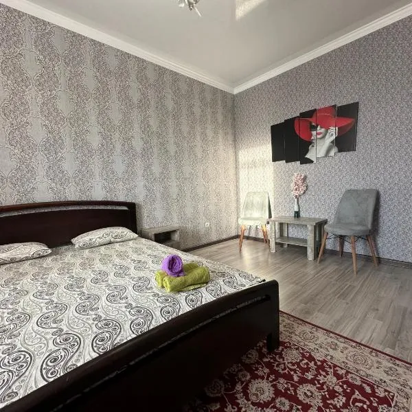 Студия возле теннисного центра, hotel in Aktobe