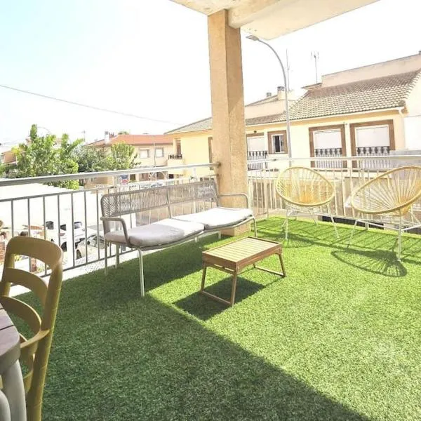 Apartamento con terraza cerca del mar, hotel in Torre de la Horadada