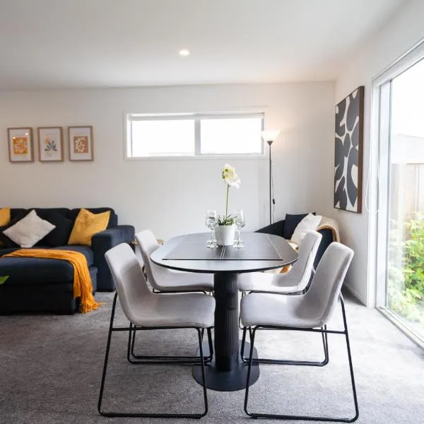 Cosy 2 Bed 3 Bath Home Close to CBD And Hagley Park, hotel v destinaci Addington