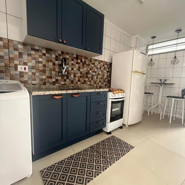 Lindo apto no Tombo Guarujá 2dorm pé na areia com elevador e ar condicionado