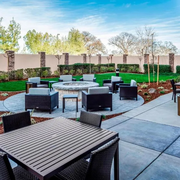 Courtyard by Marriott Roseville Galleria Mall/Creekside Ridge Drive, hotel v destinaci Roseville