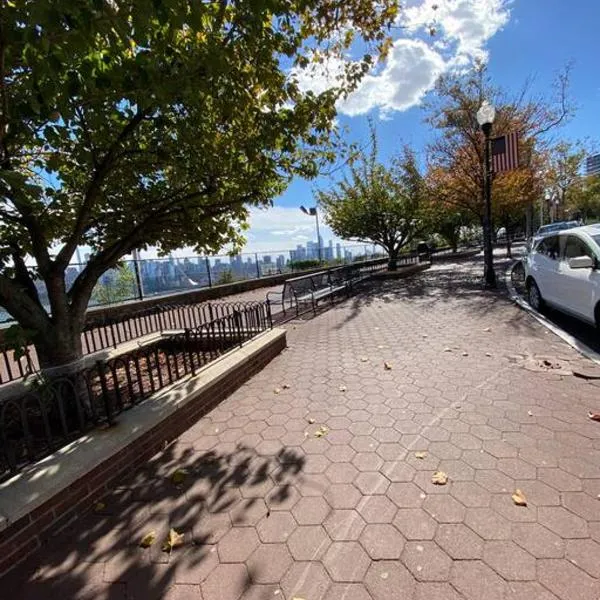 Comfy Getaway Private Apt-Studio, hotel v destinaci West New York