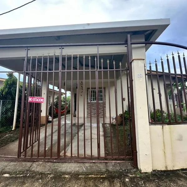 Residencia en Tablas Abajo, hótel í Las Tablas