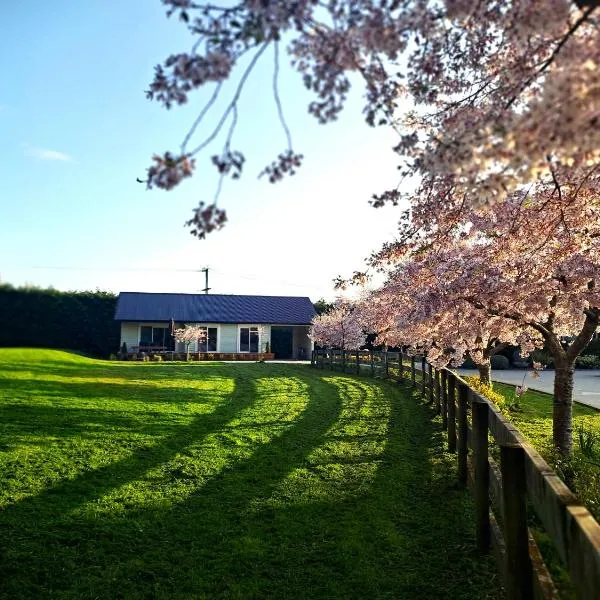 Rural Eco Escape in Hamilton Getaway with EV, hotel em Matangi