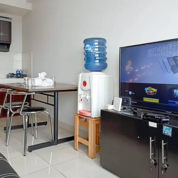 COZY 2BR Pinewood Apt Jatinagor with Wi-Fi n Pool by 2ndHome, hotel a Cilimus 2