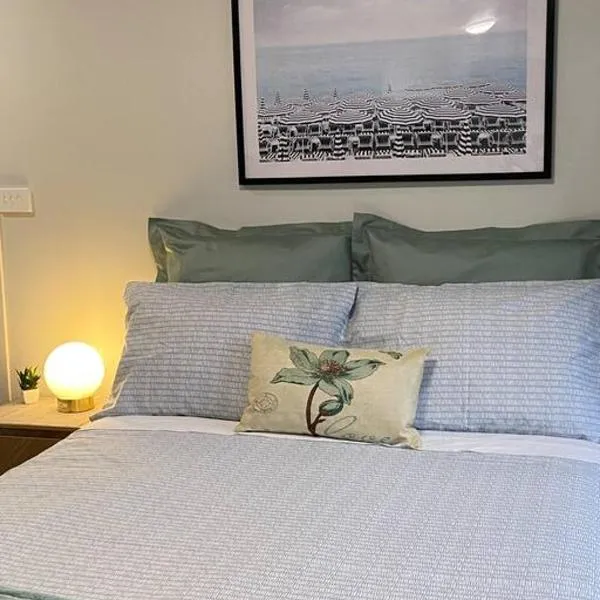 MEPLE, Tiny Home, Pets, Walk2Food, WiFi, Bfast, Private, Serene, hotel in Norlane