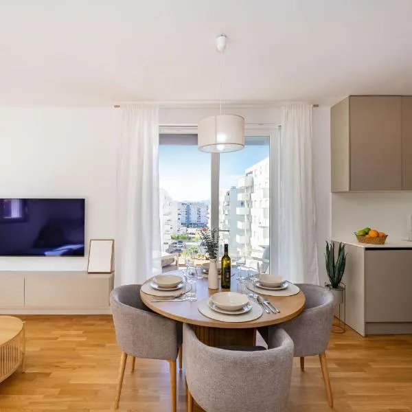 Luxury apartment Niko - garage space and panoramic view, hotel in Zadar