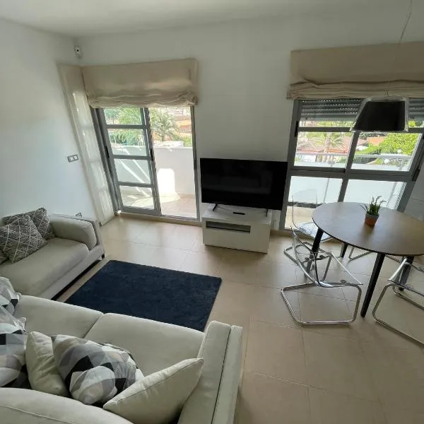 Rooftop apartment - Muchavista beach, hotel v destinaci El Campello