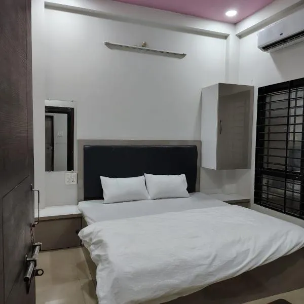 Satyabhama Homestay-Opel-2 BHK Apartment, hotel v destinaci Indaur