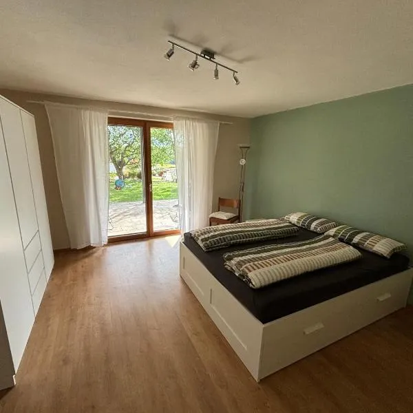 Ferienwohnung Steinbauer, Hotel in Wackersdorf