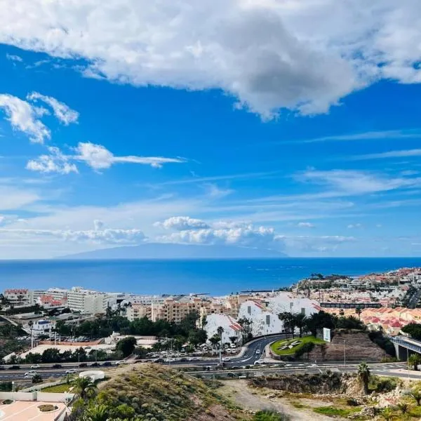 Costa Adeje XV Sunset Ocean City Mountain View Tenerife365, hotel v destinaci Adeje