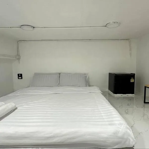 Megun capsule 150 cm, hotel in Bang O