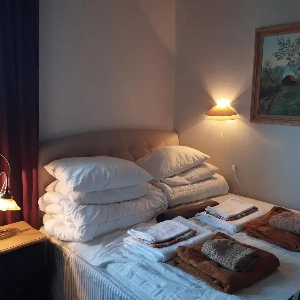 Centrala stan- 2-rums Gästsvit, perfekt för kollegor som önskar separata rum, hotel in Umeå