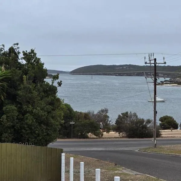 Howsthaserenitee - 3BR house with bay views, hotel in Coffin Bay