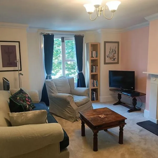 Charming Garden Flat, hotel in Kent