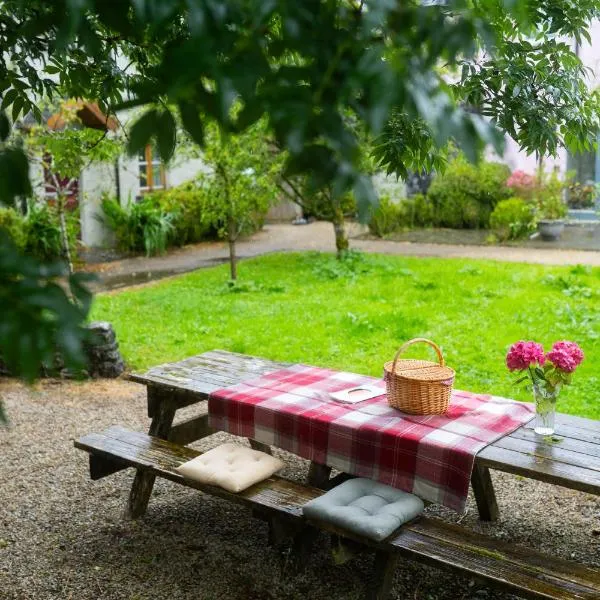 Burren Court Lodge, hotel in Ballyvaughan