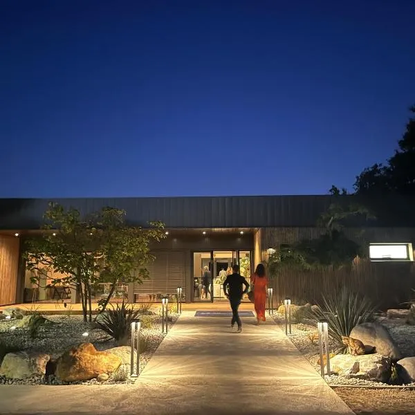 Hôtel & Events LE PATIO OCCITAN Toulouse Ouest - Cugnaux, hotel in Cugnaux