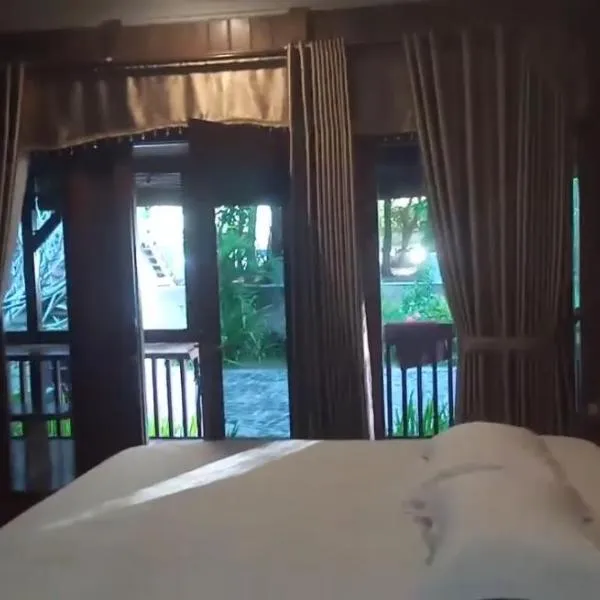 HENDRO'S SURF CAMP Pulau merah, hotel v destinaci Pasanggaran