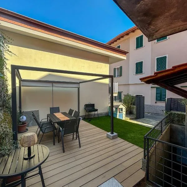 Villa ROSSA - 2 steps from the lake, hotel in Pianello Del Lario