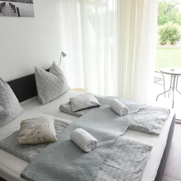 4 Seasons Apartman, hotel in Balatonszárszó