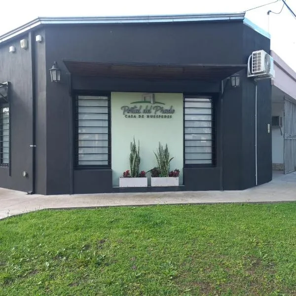 Casa moderna y amplia con patio y cochera techada, ξενοδοχείο σε San Nicolas de los Arroyos