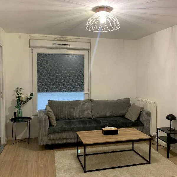 Chambre privée Sdb kitchenette proche de Paris, hotel in Saint-Ouen