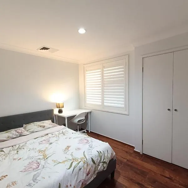 Peaceful Room in Modern Baulkham Hills Home - BH3, hotel v destinaci Baulkham Hills