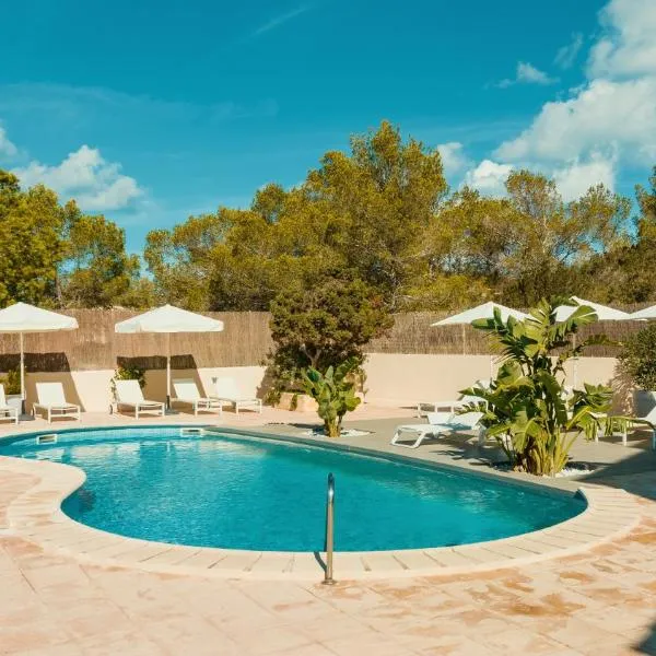 Apartamentos Paya II, hotel v destinaci Es Pujols