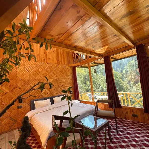Tree House by The Forest Pinnacle and Café, Jibhi, hotel v destinaci Jibhi