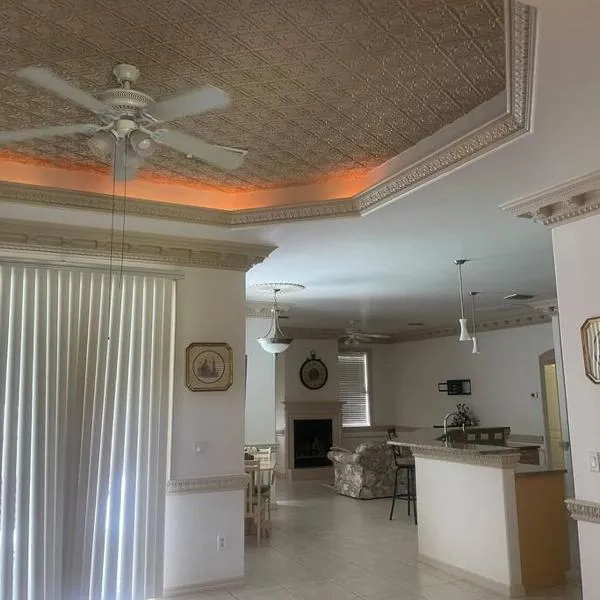 Port Charlotte Palms-Pet friendly, Heated Private Pool and Mini Orchard, hotel in Port Charlotte