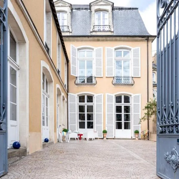 Le Henri II – hotel w mieście Le Mans