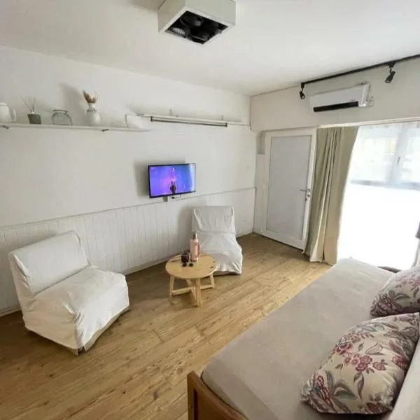 Departamento Alvarado con estacionamiento, hotel em Bahía Blanca