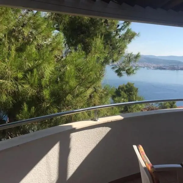 Apartments Anto, hotel in Okrug Donji
