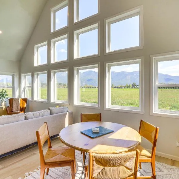 Kalispell Mountain Getaway w/ Hot Tub & Fire Pit!, hotel in Kalispell