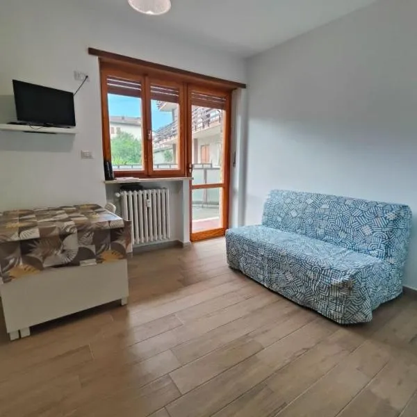 Casa con terrazzo e vista, hotel in Chiomonte