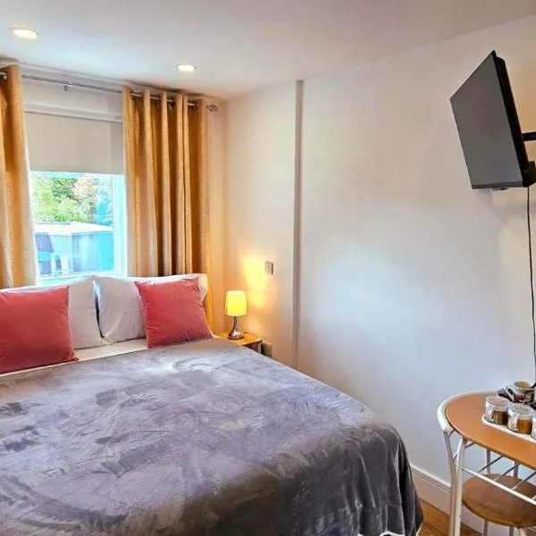 Claire Double Room, hotel in London