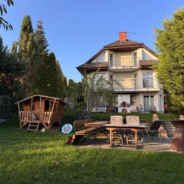 DiamondVilla, 4 bedroom Apartment, garden & spa, hotel in Prague