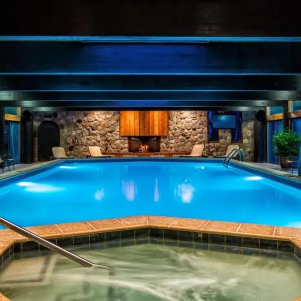 Spacious Condo with Pool Pass!, hotel em Bellaire