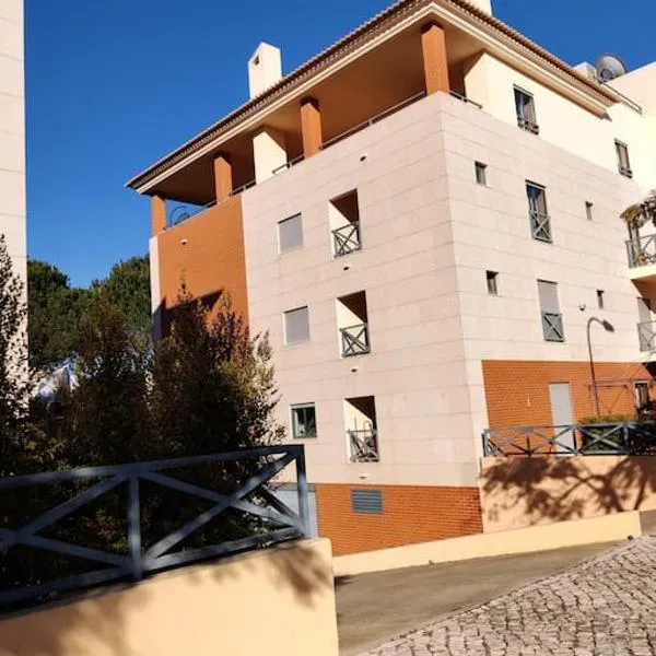 2 bedroom top floor apartment in Albufeira، فندق في ألبوفيرا