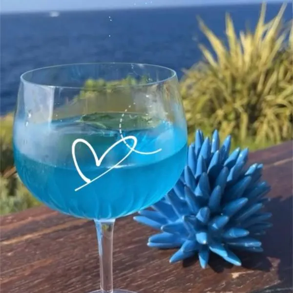 Unique modern beachfront Villa Thalassa Latchi!, hotel a Neo Chorio
