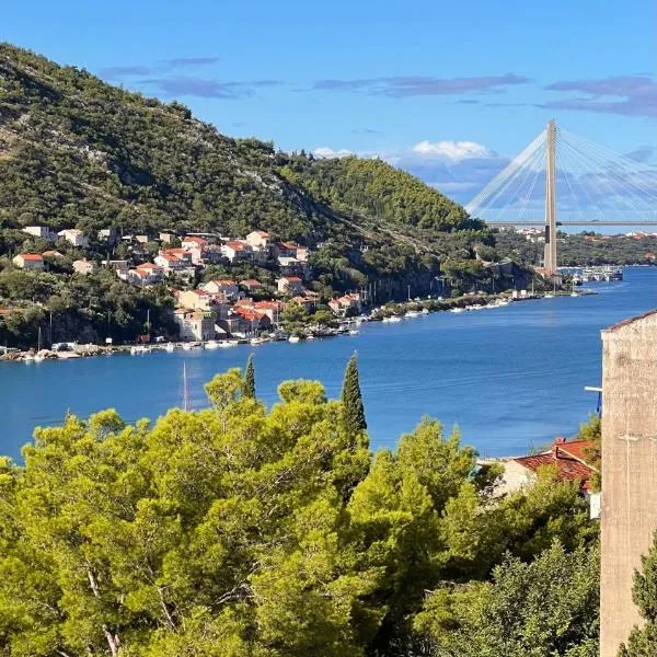 Bright & Sunny two bedroom apartment, hotel di Dubrovnik