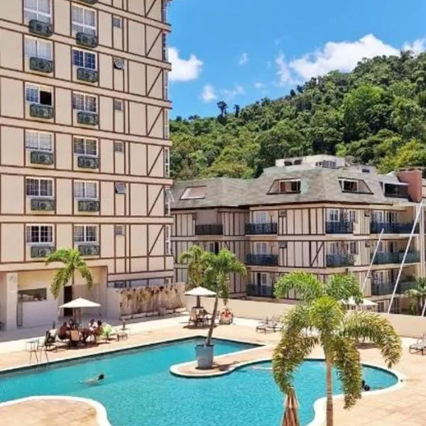 Le Petit Itaipava Suítes - Granja Brasil com vista para as montanhas: Itaipava'da bir otel