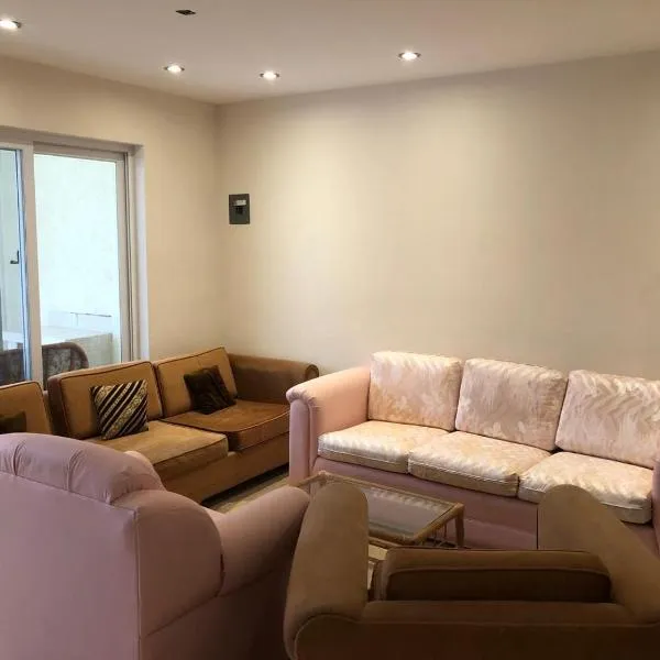 Habitación en departamento, hotel in Jardines de la Hacienda