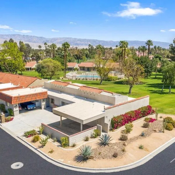 Desert Oasis 2Br Condo At Palm Desert Resort Cc, hotel v destinaci Palm Desert