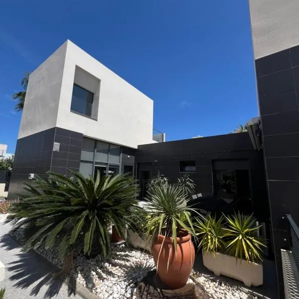 MODERN corner villa 3BR COSTA BLANCA, hotel en Orihuela Costa