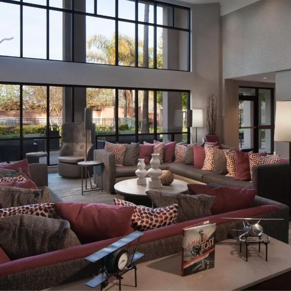 Viesnīca Courtyard by Marriott Oakland Airport pilsētā Oklenda