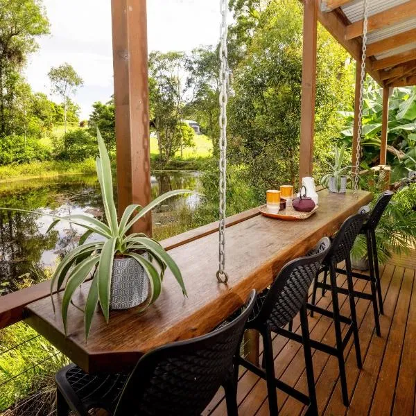 Guest Suite with Fireplace & Pond, close to Noosa & Eumundi, hotel v destinaci Doonan