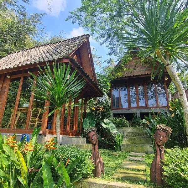 RUMAH KAYU MATARAJA VILLA - TABANAN, hotel v destinaci Perean