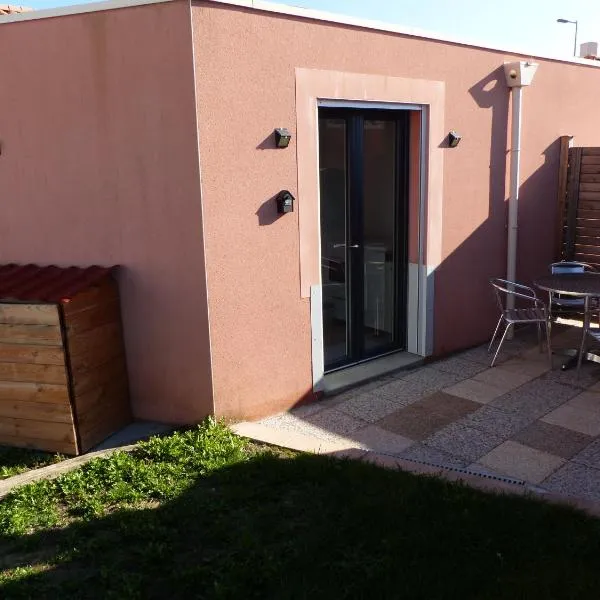 Studio privée chez vos hôtes, hotel in Vendrennes