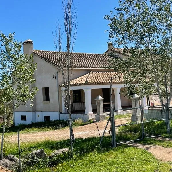 Casa Rural La Charquera, hotel en El Pedroso